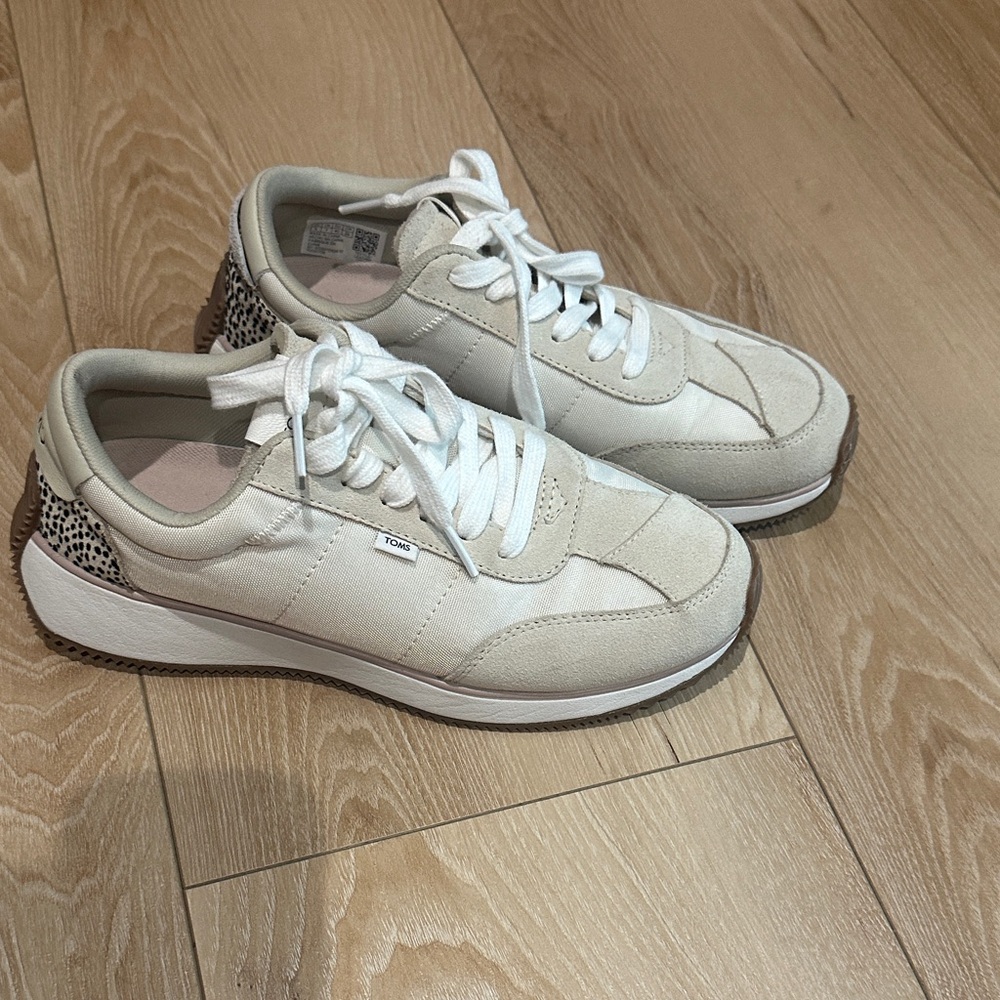 TOMS sneaker